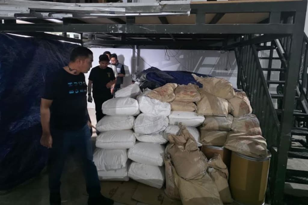 Gerebek Pabrik Narkoba Pil Jin Zenith di Semarang, 3 Tersangka Ditangkap Gerebek Pabrik Narkoba Pil Jin Zenith di Semarang, 3 Tersangka Ditangkap