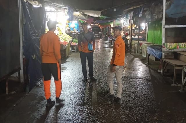 Tanggul Jebol, Pasar Bukit Pamulang 2 Tangsel Sempat Kebanjiran Tanggul Jebol, Pasar Bukit Pamulang 2 Tangsel Sempat Kebanjiran