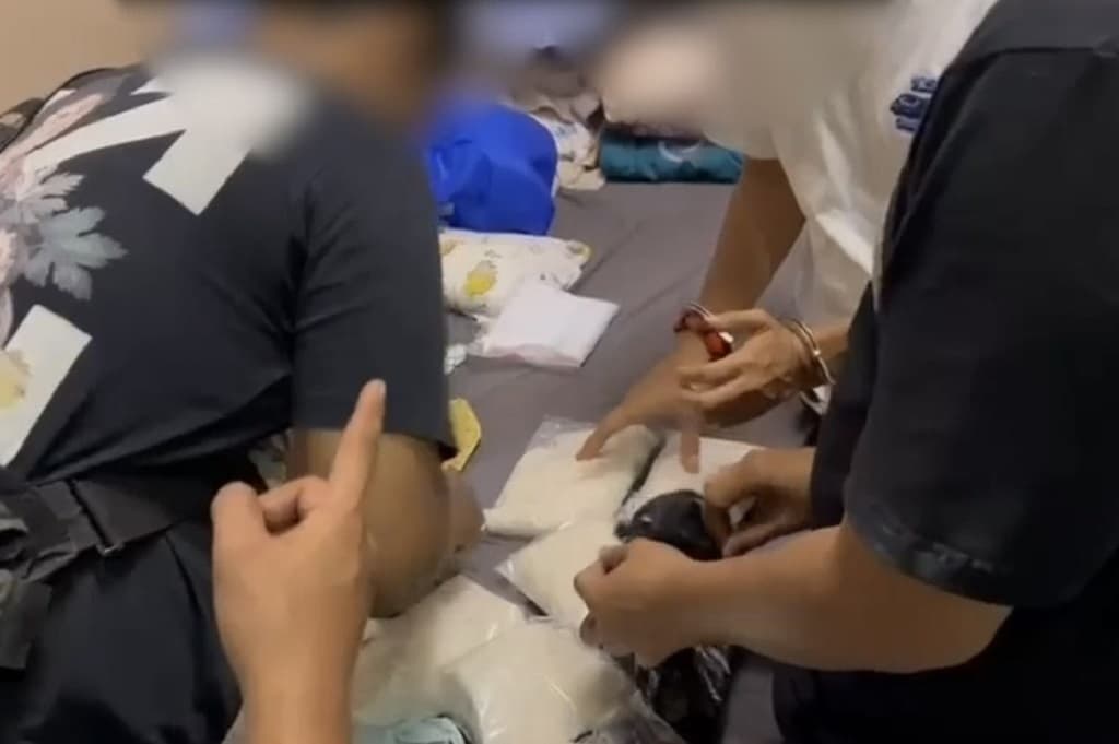 Polda Metro Jaya Bongkar Jaringan Narkoba Iran, Sita Sabu Nyaris 5 Kg! Polda Metro Jaya Bongkar Jaringan Narkoba Iran, Sita Sabu Nyaris 5 Kg!