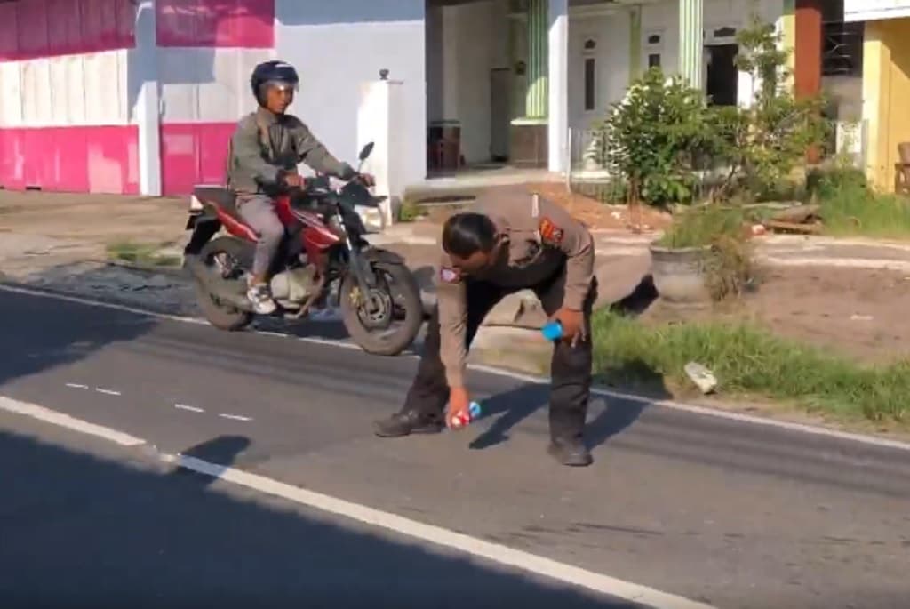 Kecelakaan Maut di Mojokerto, Buruh Pabrik Tewas Terlindas Truk Tronton Kecelakaan Maut di Mojokerto, Buruh Pabrik Tewas Terlindas Truk Tronton