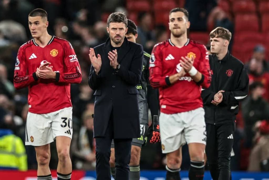 Bocoran Transfer MU: 4 Pemain Diincar, Nasib Michael Carrick Masih Tanda Tanya Bocoran Transfer MU: 4 Pemain Diincar, Nasib Michael Carrick Masih Tanda Tanya