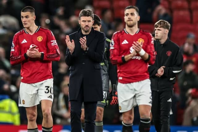 Bocoran Transfer MU: 4 Pemain Diincar, Nasib Michael Carrick Masih Tanda Tanya Bocoran Transfer MU: 4 Pemain Diincar, Nasib Michael Carrick Masih Tanda Tanya