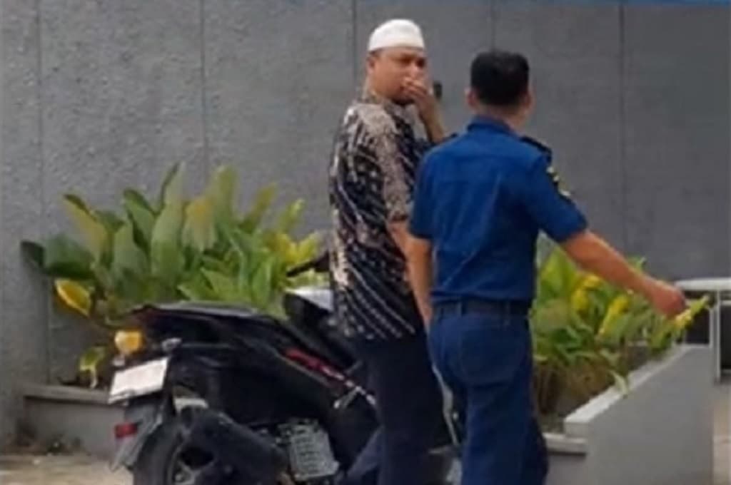 Viral Napi Tepergok Keluyuran ke Coffee Shop Kendari, Ditjenpas Turun Tangan Viral Napi Tepergok Keluyuran ke Coffee Shop Kendari, Ditjenpas Turun Tangan