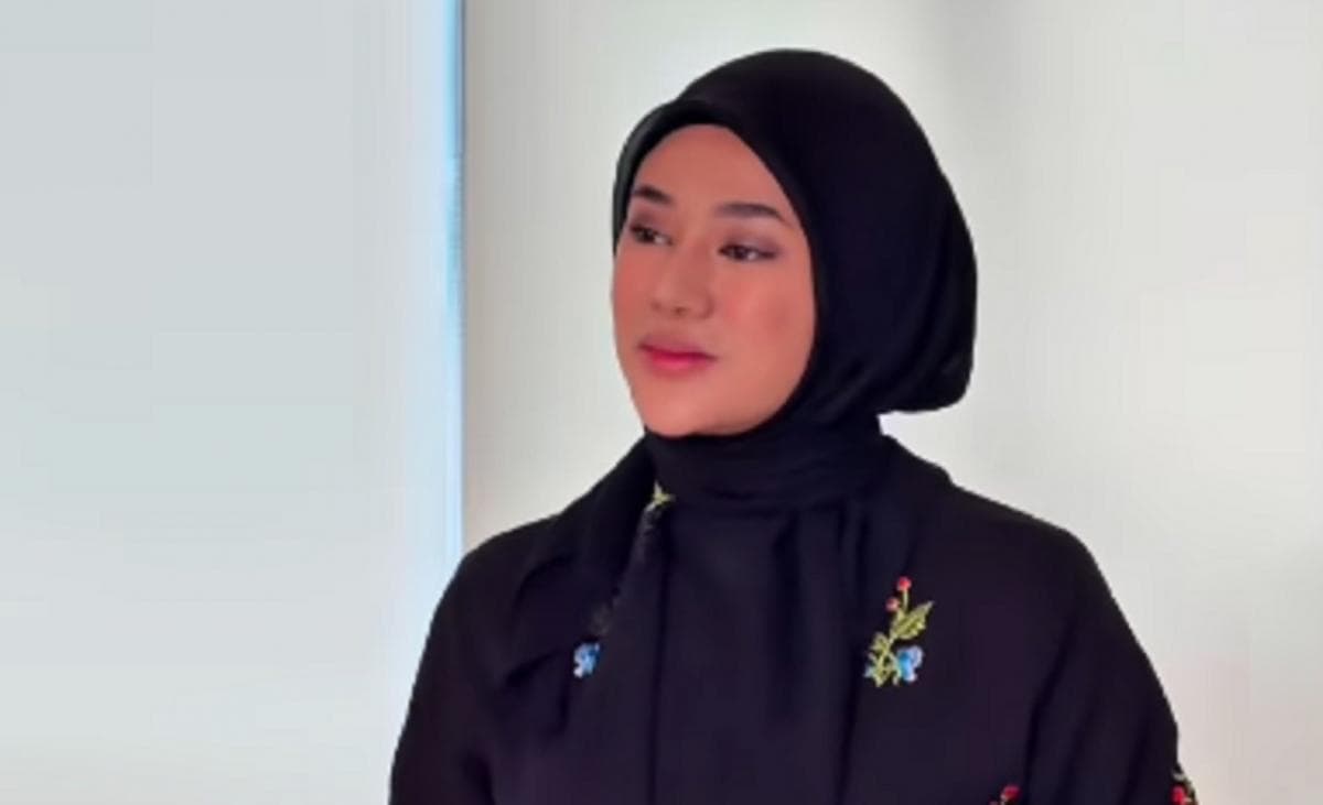 Keluarga Retak, Clara Shinta Ungkap Pengorbanan Suami Jadi Mualaf demi Menikahinya Keluarga Retak, Clara Shinta Ungkap Pengorbanan Suami Jadi Mualaf demi Menikahinya