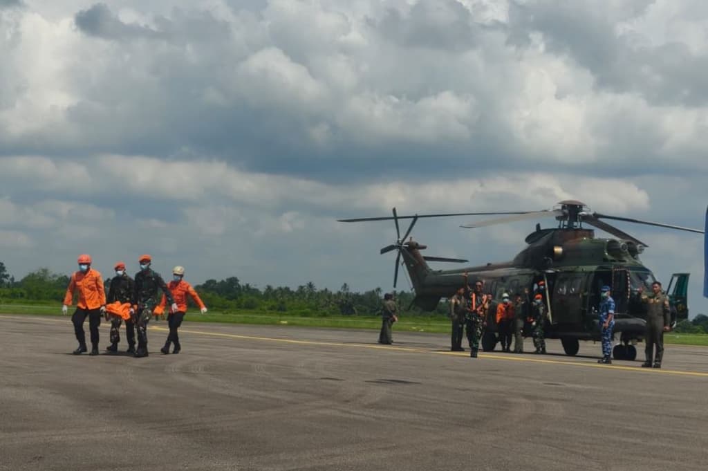 Identitas 8 Korban Tewas Helikopter Jatuh di Sekadau Kalbar, 2 Kru dan 6 Penumpang Identitas 8 Korban Tewas Helikopter Jatuh di Sekadau Kalbar, 2 Kru dan 6 Penumpang