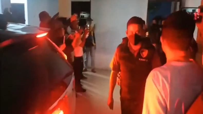 Penggeledahan di Kantor Diskominfo Tebing Tinggi terkait Dugaan Korupsi Pengadaan Internet Penggeledahan di Kantor Diskominfo Tebing Tinggi terkait Dugaan Korupsi Pengadaan Internet