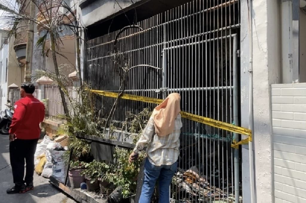 Penampakan Lokasi Kebakaran di Jakbar yang Tewaskan 5 Orang Sekeluarga, Ada Pagar Tinggi Penampakan Lokasi Kebakaran di Jakbar yang Tewaskan 5 Orang Sekeluarga, Ada Pagar Tinggi