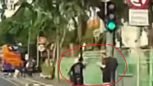 Viral WNA Dijambret di Jakpus di Siang Bolong, Polisi Buru Pelaku Viral WNA Dijambret di Jakpus di Siang Bolong, Polisi Buru Pelaku