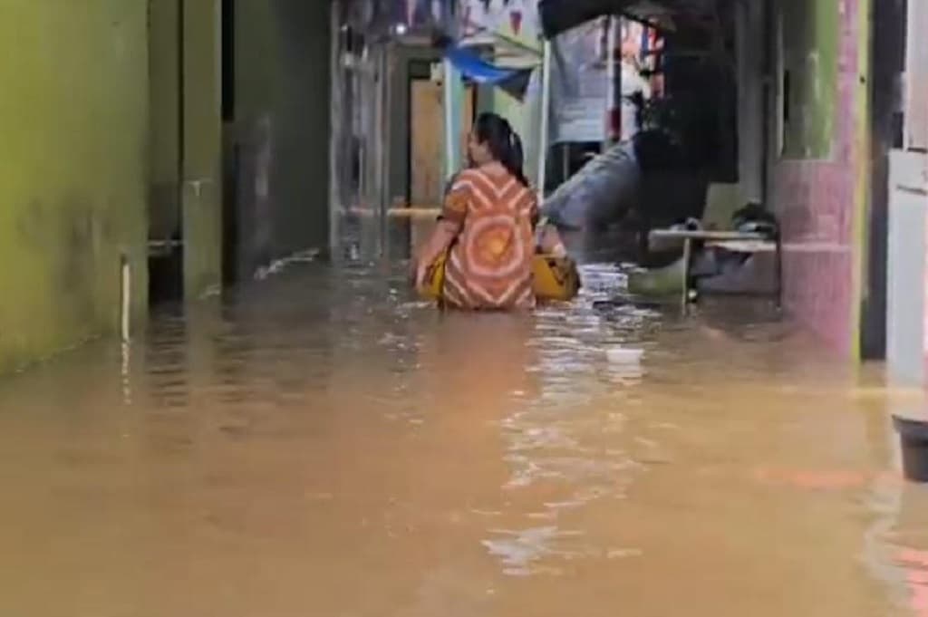 Banjir Hampir 2 Meter Landa Kebon Pala Jaktim padahal Cuaca Cerah Banjir Hampir 2 Meter Landa Kebon Pala Jaktim padahal Cuaca Cerah