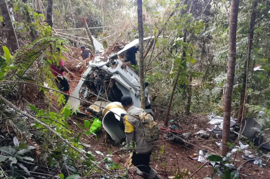 Olah TKP Helikopter Jatuh di Sekadau, Ini Temuan Awal Investigasi Kecelakaan Olah TKP Helikopter Jatuh di Sekadau, Ini Temuan Awal Investigasi Kecelakaan