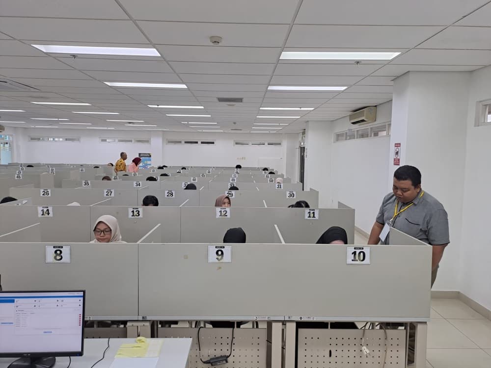 UTBK di UI Dijaga Ketat, Peserta Diperiksa dengan Metal Detector UTBK di UI Dijaga Ketat, Peserta Diperiksa dengan Metal Detector