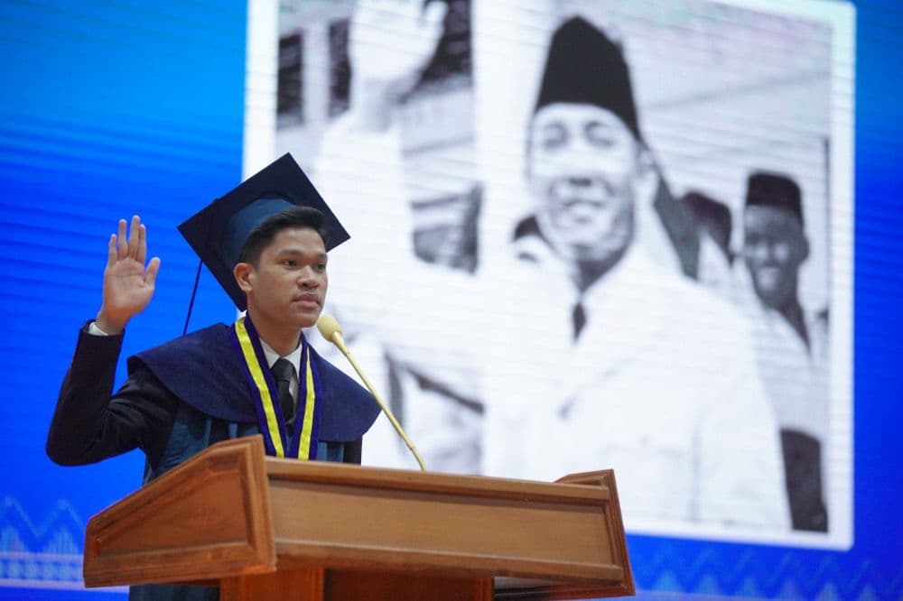 Kisah Inspiratif Anak Sopir Angkot Lulus Kuliah di ITB, Tak Menyerah Raih Mimpi Kisah Inspiratif Anak Sopir Angkot Lulus Kuliah di ITB, Tak Menyerah Raih Mimpi