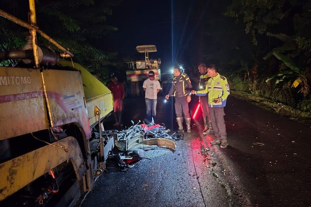 Ngeri! Kaki Pemotor Putus usai Tabrak Kendaraan Alat Berat di Timor Tengah Utara NTT Ngeri! Kaki Pemotor Putus usai Tabrak Kendaraan Alat Berat di Timor Tengah Utara NTT