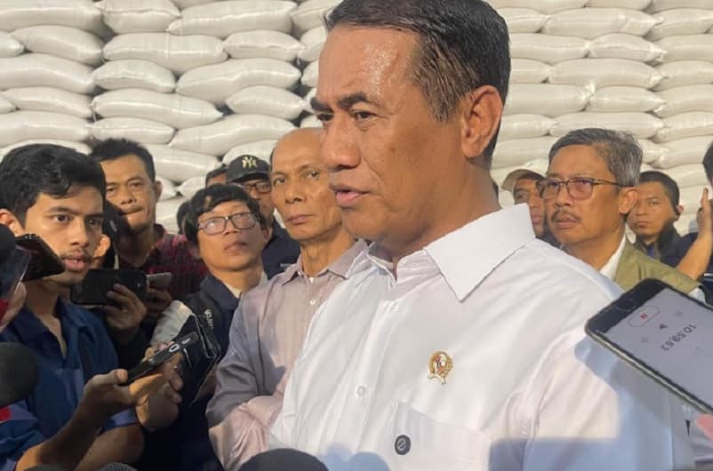 Amran Targetkan Stok Beras Nasional Tembus 5,5 Juta Ton di Akhir Bulan Ini Amran Targetkan Stok Beras Nasional Tembus 5,5 Juta Ton di Akhir Bulan Ini