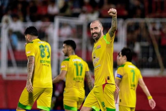 Hasil Super League: Persebaya Permalukan Malut United di Ternate, Gol Dianulir VAR Jadi Sorotan Hasil Super League: Persebaya Permalukan Malut United di Ternate, Gol Dianulir VAR Jadi Sorotan