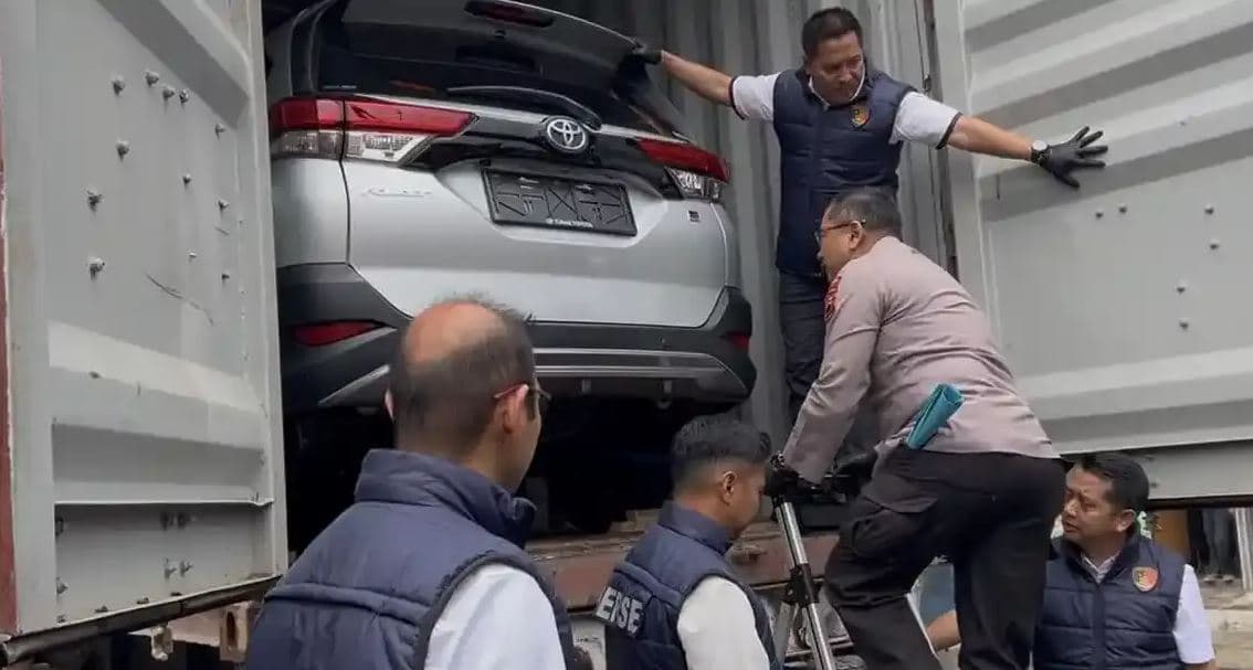 Polda Jateng Bongkar Penyelundupan 1.727 Kendaraan ke Timor Leste Senilai Rp50 Miliar Polda Jateng Bongkar Penyelundupan 1.727 Kendaraan ke Timor Leste Senilai Rp50 Miliar