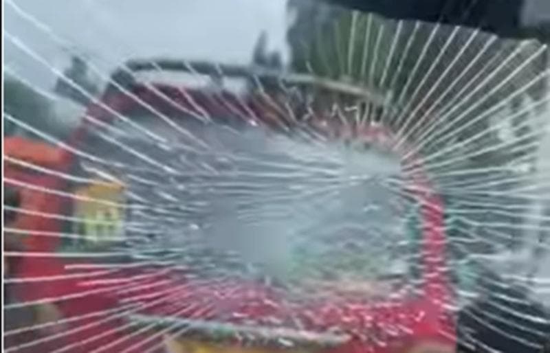Viral Sopir Angkot Lawan Arah Ngamuk di Jaktim hingga Pecahkan Kaca Mobil Viral Sopir Angkot Lawan Arah Ngamuk di Jaktim hingga Pecahkan Kaca Mobil