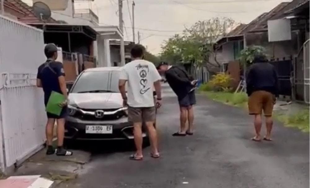Detik-Detik Polisi Tangkap Keluarga Bandar Narkoba Ko Erwin, Tak Berkutik saat Diciduk Detik-Detik Polisi Tangkap Keluarga Bandar Narkoba Ko Erwin, Tak Berkutik saat Diciduk
