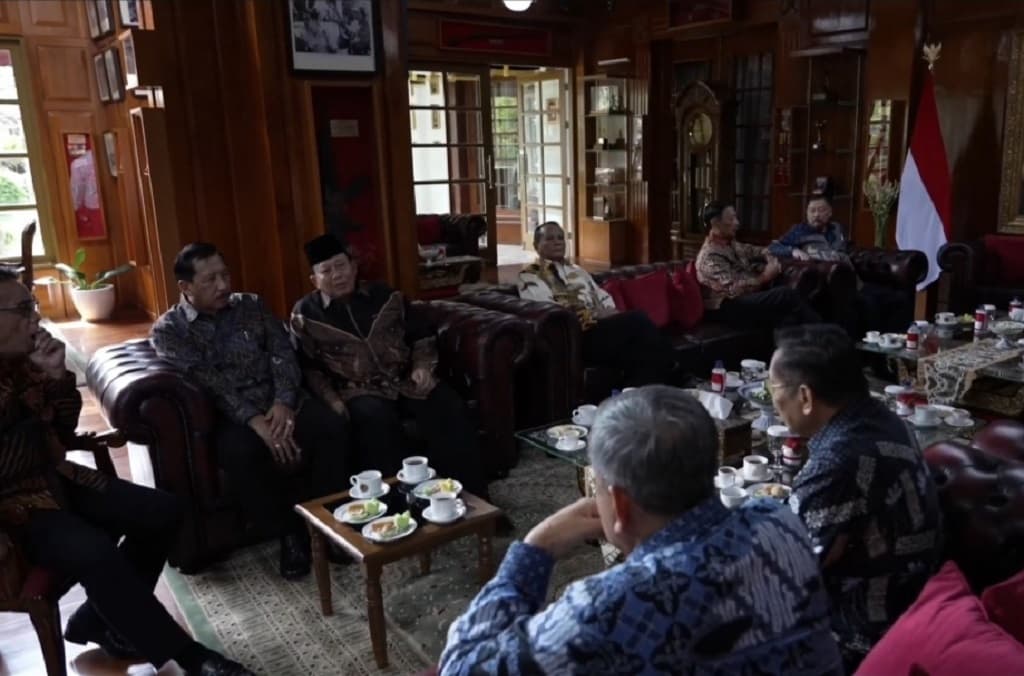 Para Sesepuh TNI Berkumpul di Kantor Menhan, Bahas Selat Hormuz hingga Misi di Lebanon Para Sesepuh TNI Berkumpul di Kantor Menhan, Bahas Selat Hormuz hingga Misi di Lebanon