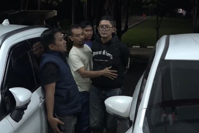 Viral Wanita Babak Belur Mengadu ke Wawali Armuji, Sang Kekasih Langsung Ditangkap Viral Wanita Babak Belur Mengadu ke Wawali Armuji, Sang Kekasih Langsung Ditangkap