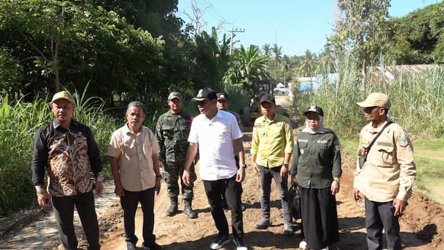 Tinjau Ruas Jalan, Pemkab Kotabaru: Perbaikan Bertahap Diprioritaskan Tinjau Ruas Jalan, Pemkab Kotabaru: Perbaikan Bertahap Diprioritaskan