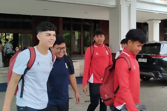 Matthew Baker Gabung! Timnas Indonesia U-17 Terbang ke Arab Saudi, 6 Pemain Dicoret Matthew Baker Gabung! Timnas Indonesia U-17 Terbang ke Arab Saudi, 6 Pemain Dicoret