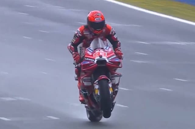 Dramatis! Marc Marquez Menang Sprint Race MotoGP Spanyol 2026 usai Sempat Terjatuh Dramatis! Marc Marquez Menang Sprint Race MotoGP Spanyol 2026 usai Sempat Terjatuh