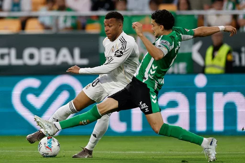 Real Betis vs Real Madrid 1-1: Arbeloa Ngamuk, Sebut Wasit Jadi Masalah Serius LaLiga Real Betis vs Real Madrid 1-1: Arbeloa Ngamuk, Sebut Wasit Jadi Masalah Serius LaLiga