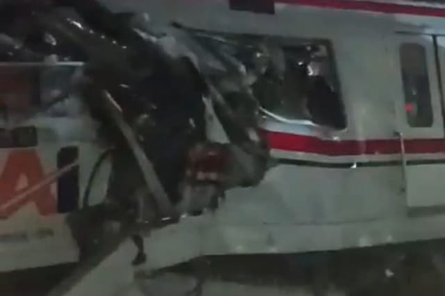 3 Orang Tewas akibat Tabrakan KA Argo Bromo dengan KRL di Bekasi Timur 3 Orang Tewas akibat Tabrakan KA Argo Bromo dengan KRL di Bekasi Timur