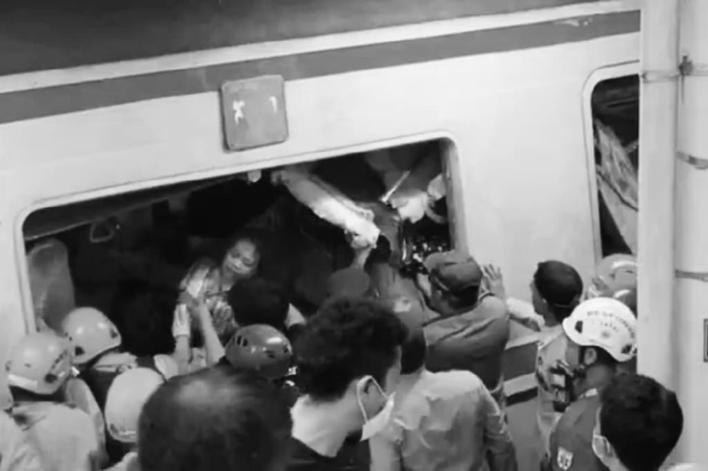 KA Argo Bromo Tabrak KRL di Bekasi, Korban Terjepit di Rangkaian Gerbong KA Argo Bromo Tabrak KRL di Bekasi, Korban Terjepit di Rangkaian Gerbong