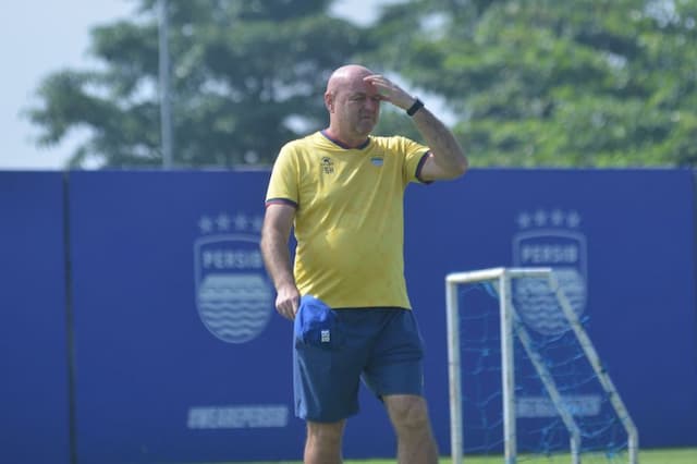 Bojan Hodak Buka-bukaan Masalah Persib jelang Lawan Bhayangkara FC: Kami Persulit Diri Sendiri! Bojan Hodak Buka-bukaan Masalah Persib jelang Lawan Bhayangkara FC: Kami Persulit Diri Sendiri!