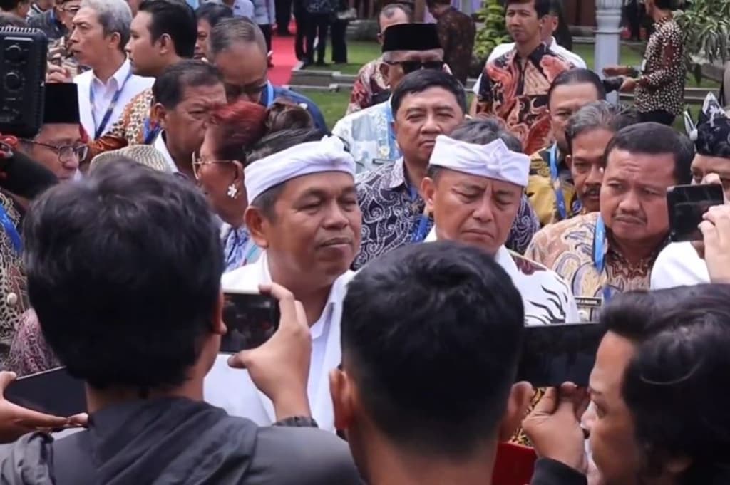 Dedi Mulyadi Tanggung Biaya Korban Kecelakaan Kereta di Bekasi, Santunan Rp50 Juta Disiapkan Dedi Mulyadi Tanggung Biaya Korban Kecelakaan Kereta di Bekasi, Santunan Rp50 Juta Disiapkan