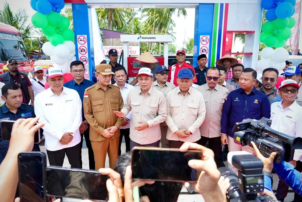 Menteri Koperasi Resmikan SPBU Nelayan Berbasis Koperasi di Aceh Selatan Menteri Koperasi Resmikan SPBU Nelayan Berbasis Koperasi di Aceh Selatan