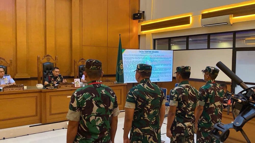 4 Anggota TNI Terdakwa Penyiraman Air Keras ke Andrie Yunus Hadir di Sidang Perdana 4 Anggota TNI Terdakwa Penyiraman Air Keras ke Andrie Yunus Hadir di Sidang Perdana