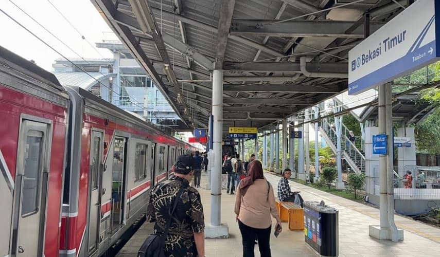 Stasiun Bekasi Timur Kembali Dibuka usai Kecelakaan, KRL Bisa Melintas ke Cikarang Stasiun Bekasi Timur Kembali Dibuka usai Kecelakaan, KRL Bisa Melintas ke Cikarang