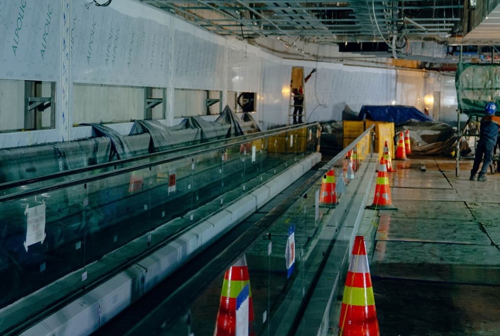 Mirip di Bandara, Stasiun MRT Monas Pasang Travelator buat Mudahkan Penumpang Bergerak Mirip di Bandara, Stasiun MRT Monas Pasang Travelator buat Mudahkan Penumpang Bergerak