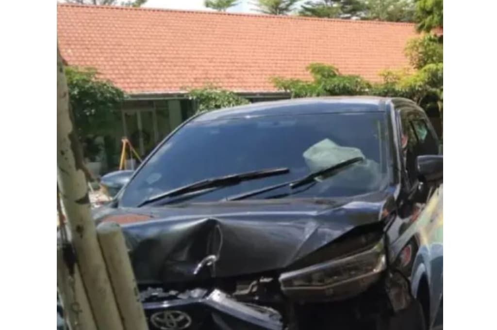 Kecelakaan di Bojonegoro, Mobil Avanza Hilang Kendali Tabrak 7 Siswa di Sekolah Kecelakaan di Bojonegoro, Mobil Avanza Hilang Kendali Tabrak 7 Siswa di Sekolah