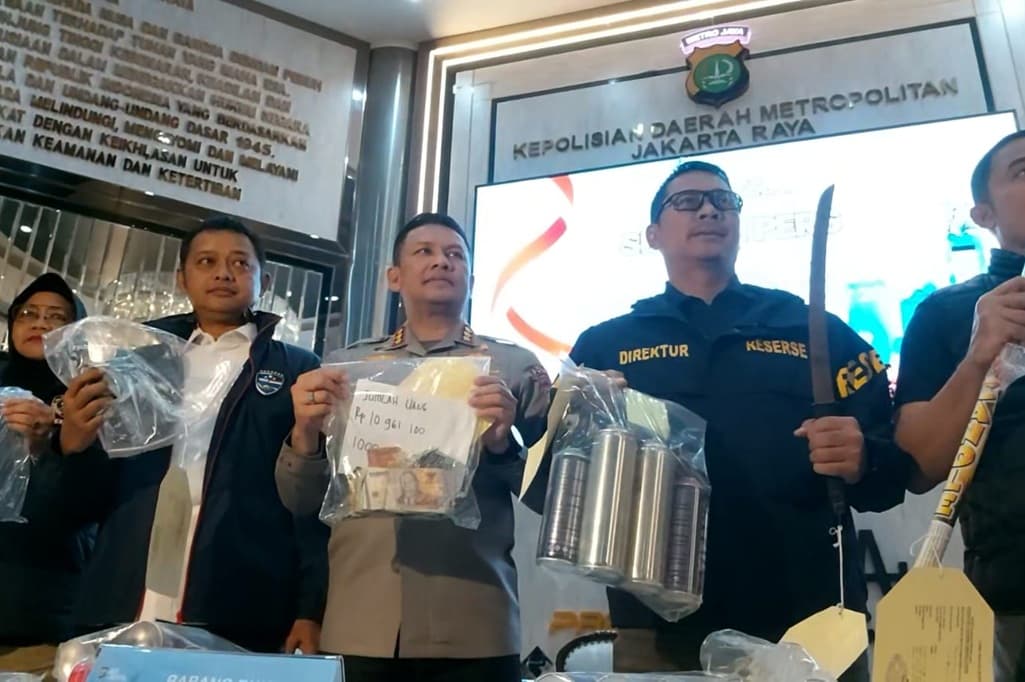 Polda Metro Tangkap 101 Orang Diduga Hendak Rusuh saat May Day, Sita Molotov Polda Metro Tangkap 101 Orang Diduga Hendak Rusuh saat May Day, Sita Molotov