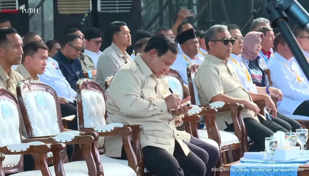 Momen Prabowo Catat Masukan Buruh saat May Day, dari RUU Ketenagakerjaan hingga Tarif Ojol Momen Prabowo Catat Masukan Buruh saat May Day, dari RUU Ketenagakerjaan hingga Tarif Ojol