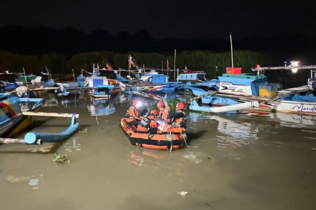 Pilu! Remaja Tenggelam di Sungai Jetis Kebumen Ditemukan Tewas usai 2 Hari Pencarian Pilu! Remaja Tenggelam di Sungai Jetis Kebumen Ditemukan Tewas usai 2 Hari Pencarian