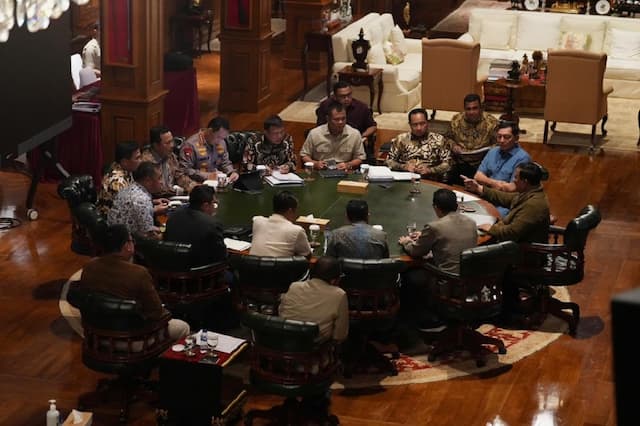 Prabowo Panggil Menhan hingga Panglima TNI ke Hambalang, Bahas Apa? Prabowo Panggil Menhan hingga Panglima TNI ke Hambalang, Bahas Apa?