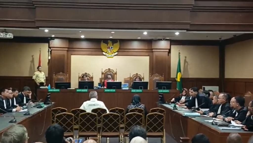 Tok! 2 Terdakwa Kasus Korupsi LNG Divonis 3,5 dan 4,5 Tahun Penjara Tok! 2 Terdakwa Kasus Korupsi LNG Divonis 3,5 dan 4,5 Tahun Penjara