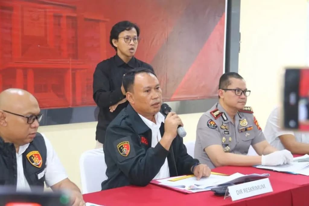 Polda Sumsel Tangkap Pemilik Senpi Ilegal di Muba, Sita Pistol dan 18 Amunisi Polda Sumsel Tangkap Pemilik Senpi Ilegal di Muba, Sita Pistol dan 18 Amunisi
