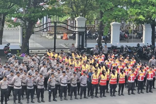 Siaga! 1.456 Personel Gabungan Kawal Demo Nelayan di Pati Tanpa Senjata Siaga! 1.456 Personel Gabungan Kawal Demo Nelayan di Pati Tanpa Senjata