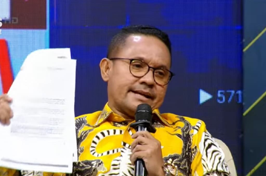Topi Merah Disomasi Rismon gegara Bongkar Kejanggalan Ijazah Jokowi, Diancam Dipolisikan Topi Merah Disomasi Rismon gegara Bongkar Kejanggalan Ijazah Jokowi, Diancam Dipolisikan