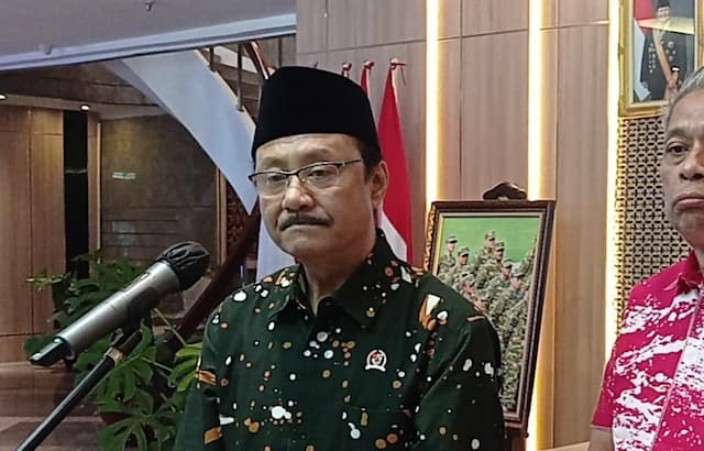 Viral Anggaran Sepatu Sekolah Rakyat Rp700.000 per Pasang, Ini Penjelasan Mensos Viral Anggaran Sepatu Sekolah Rakyat Rp700.000 per Pasang, Ini Penjelasan Mensos