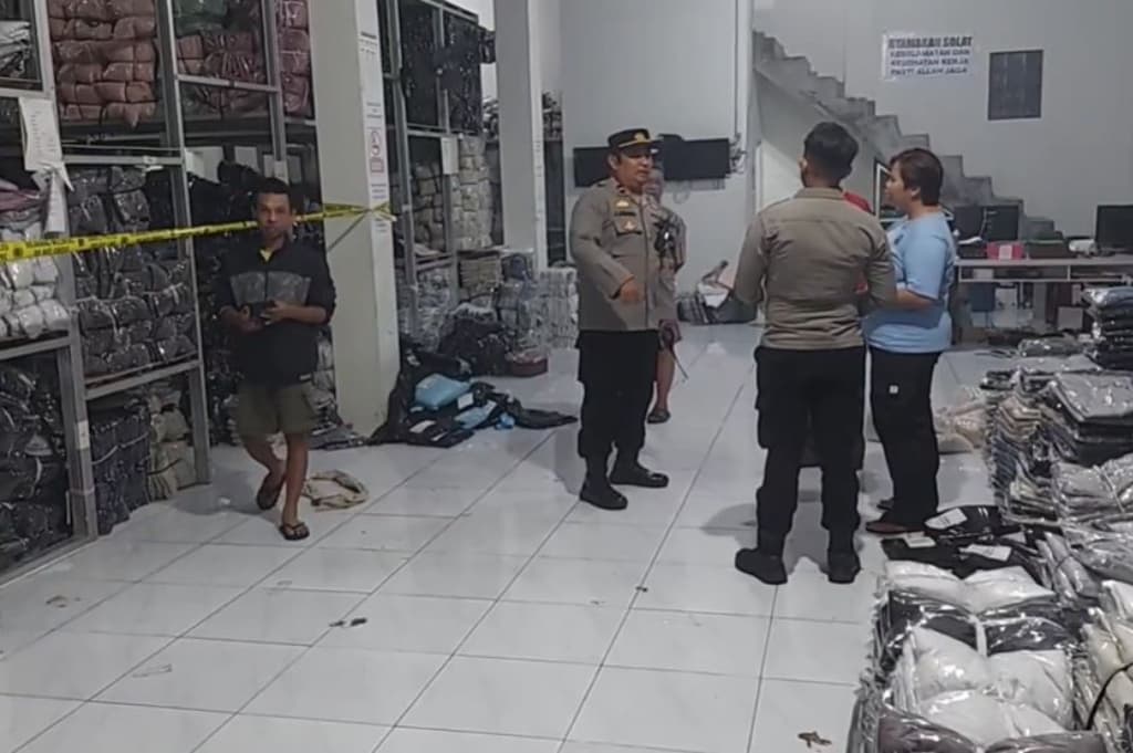 Kronologi Kurir Paket Siram Air Keras Lukai 10 Pekerja Gudang, Berawal dari Dilaporkan Kronologi Kurir Paket Siram Air Keras Lukai 10 Pekerja Gudang, Berawal dari Dilaporkan