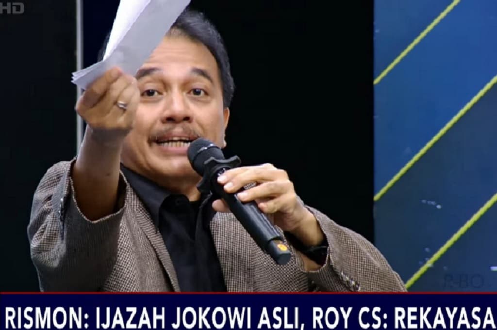 Panas! Roy Suryo Lempar Uang Penjualan Buku dari Rismon: Saya Enggak Mau Makan Uangmu Panas! Roy Suryo Lempar Uang Penjualan Buku dari Rismon: Saya Enggak Mau Makan Uangmu