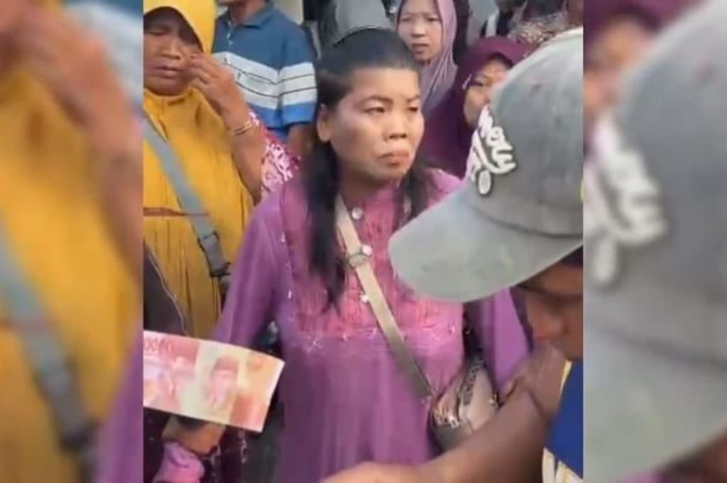 Duh! Perempuan Paruh Baya di Tuban Belanja Pakai Uang Palsu di Pasar, Nyaris Diamuk Massa Duh! Perempuan Paruh Baya di Tuban Belanja Pakai Uang Palsu di Pasar, Nyaris Diamuk Massa