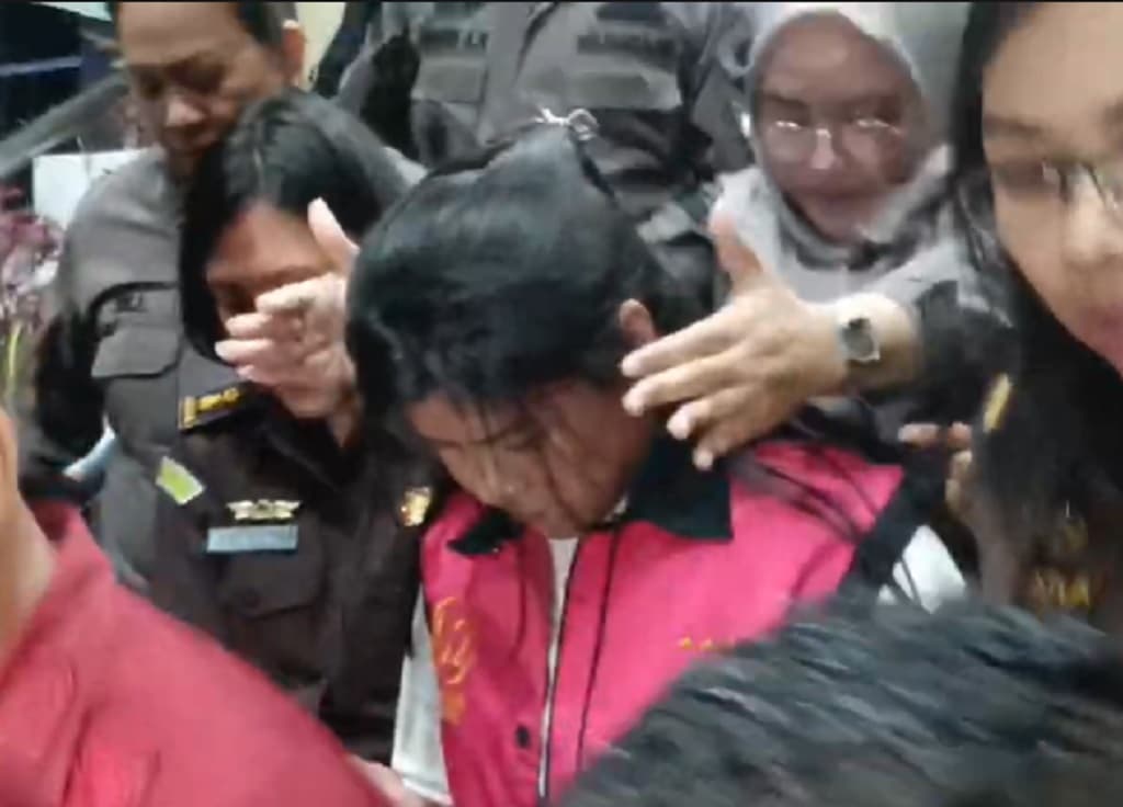 Bupati Sitaro Chintya Kalangit Ditahan Kasus Korupsi Dana Bencana Rp22 Miliar Bupati Sitaro Chintya Kalangit Ditahan Kasus Korupsi Dana Bencana Rp22 Miliar